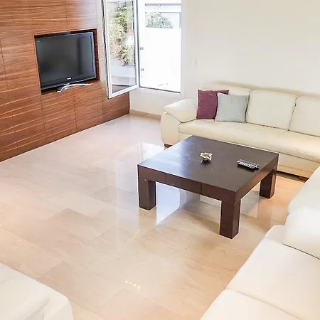 Luxury Bay View 20 Right On τhe Holiday home